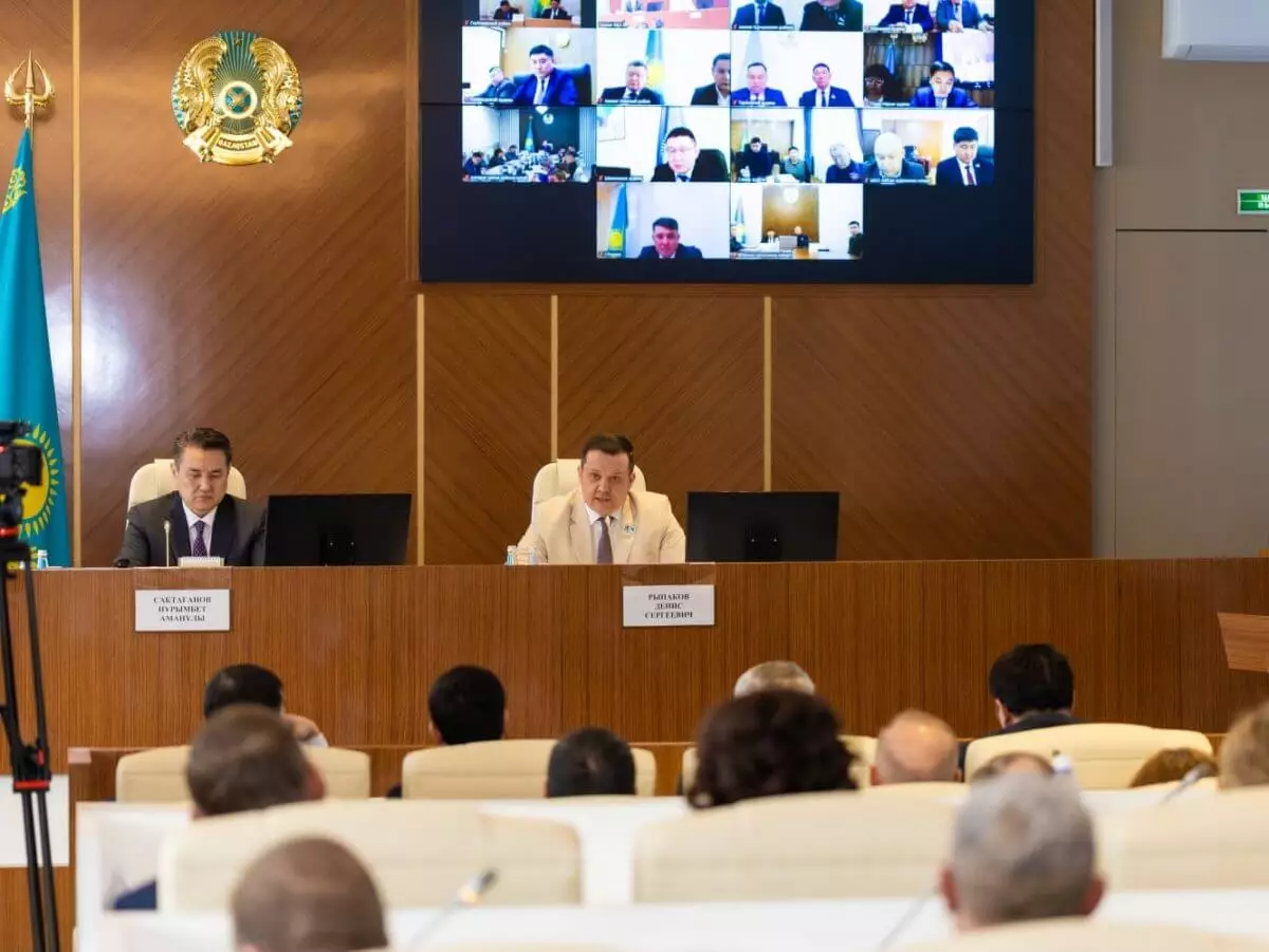 От Восточно-Казахстанской области в состав Конституционной комиссии вошли два человека