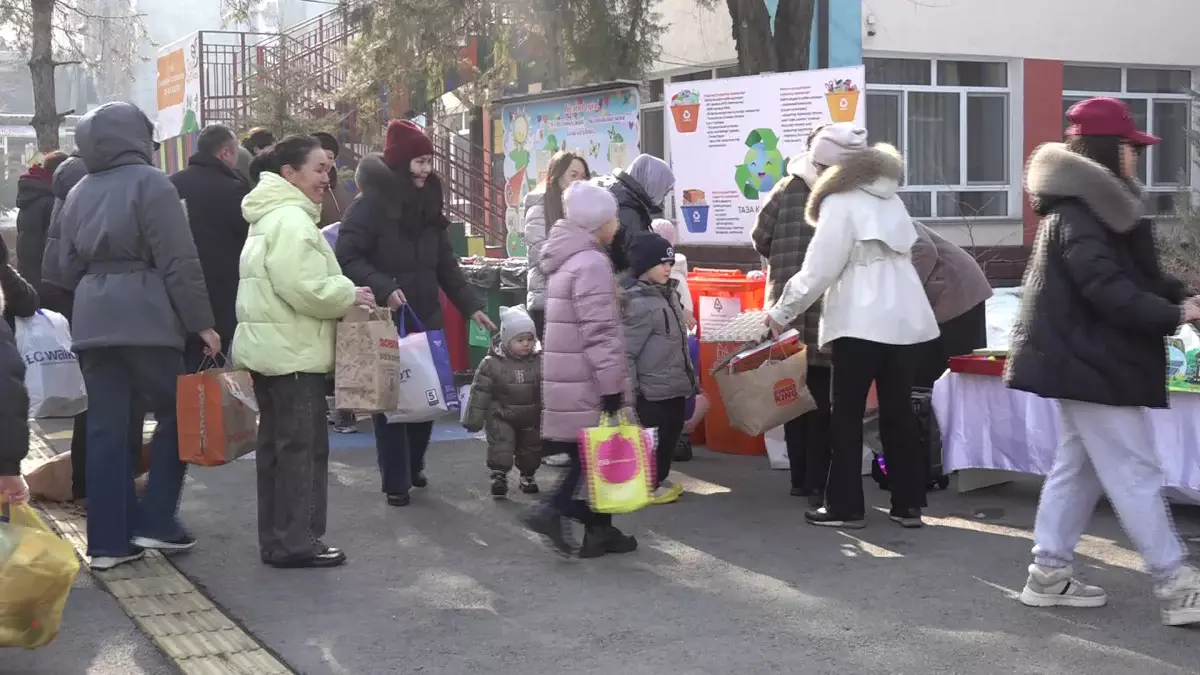 Жина, сұрыпта, қайта өңде: Алматыдағы балабақшалардың бірінде экологиялық акция өтті