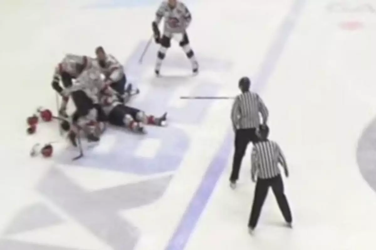 Трагедия на льду: в Караганде во время матча умер хоккеист