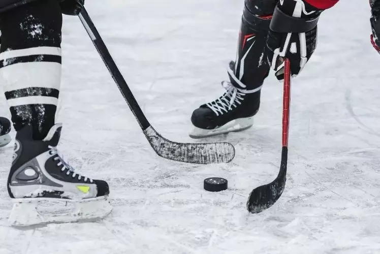 В Караганде во время матча скончался хоккеист