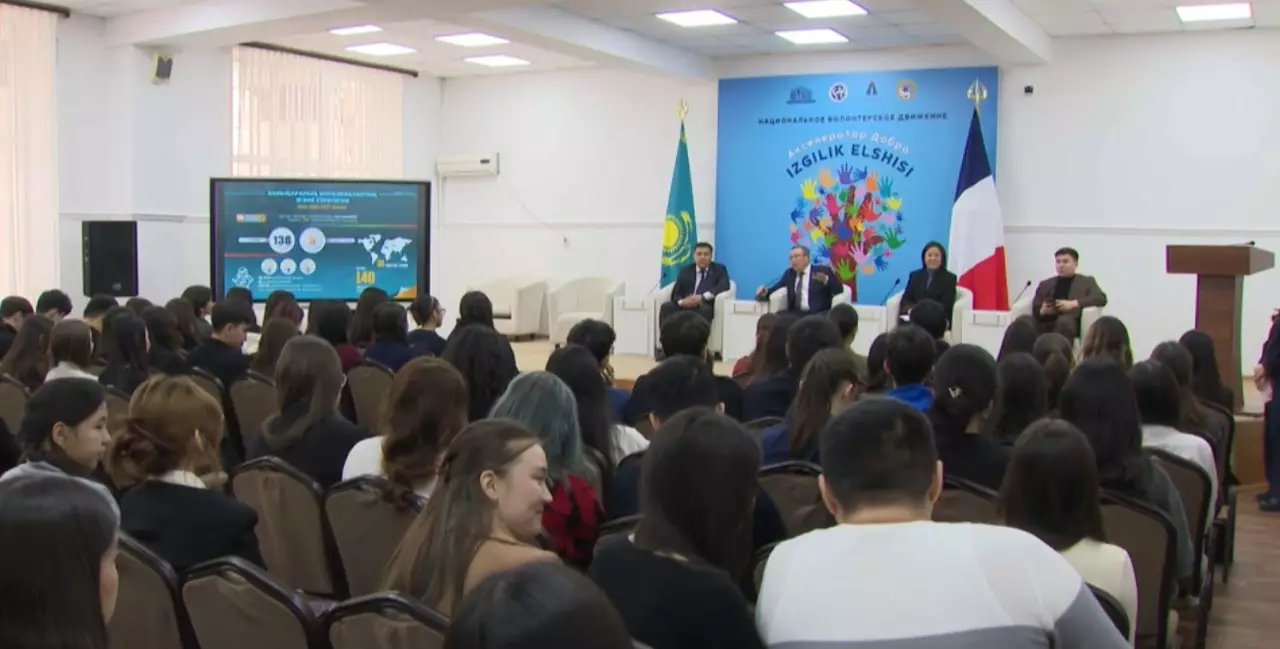 Алматыда сарапшылар жаңа Конституция жобасын талқылауда