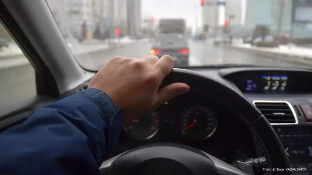 Казахстанским водителям напомнили о размерах штрафов за нарушение ПДД в 2026 году