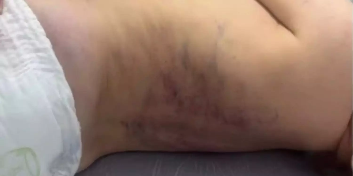 Талдықорғанда ер адам әйелі мен үш жасар қызын ұрып тастаған (ВИДЕО)