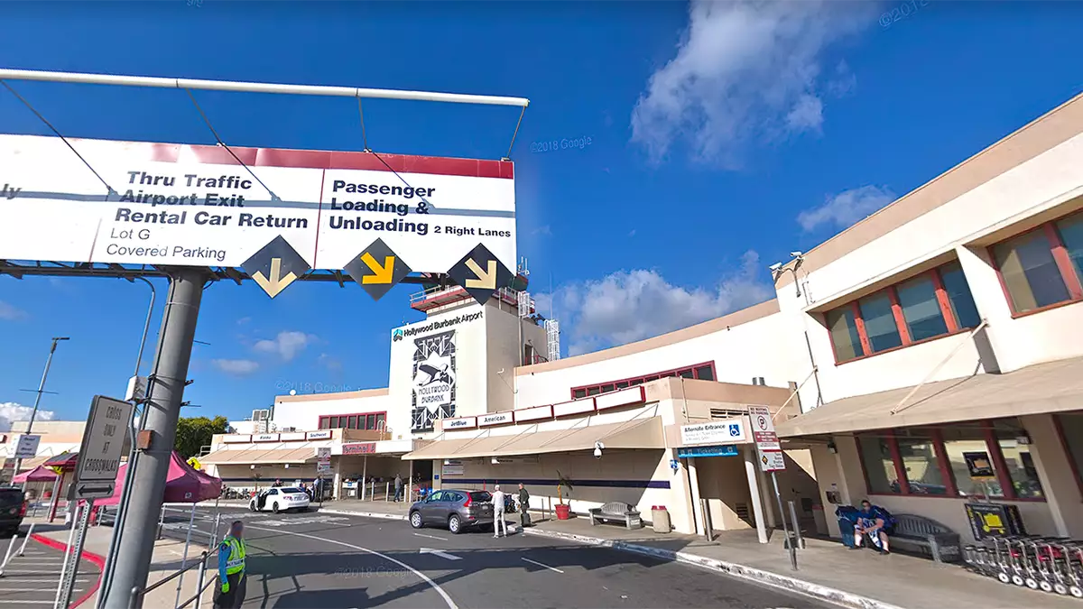 Аэропорт Голливуда, популярный у знаменитостей, может стать местом следующей авиакатастрофы, заявляют официальные лица.