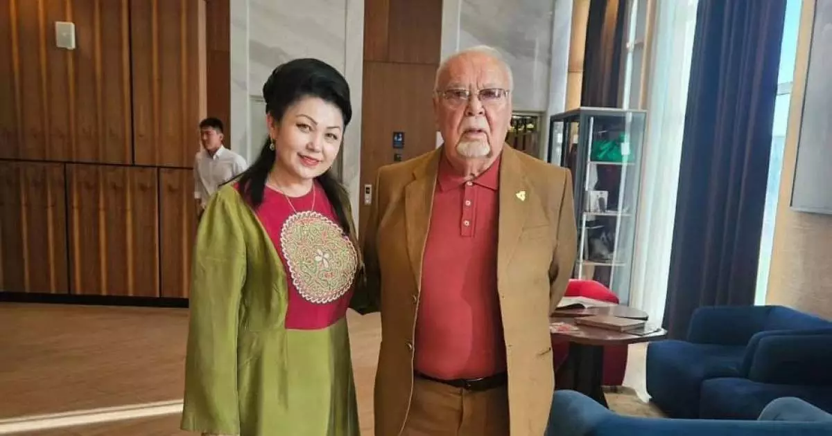  `Көзіме жас келеді мөлтілдеген`: Бағдат Әшімова марқұм Асанәлі Әшімовті еске алды (ФОТО) 