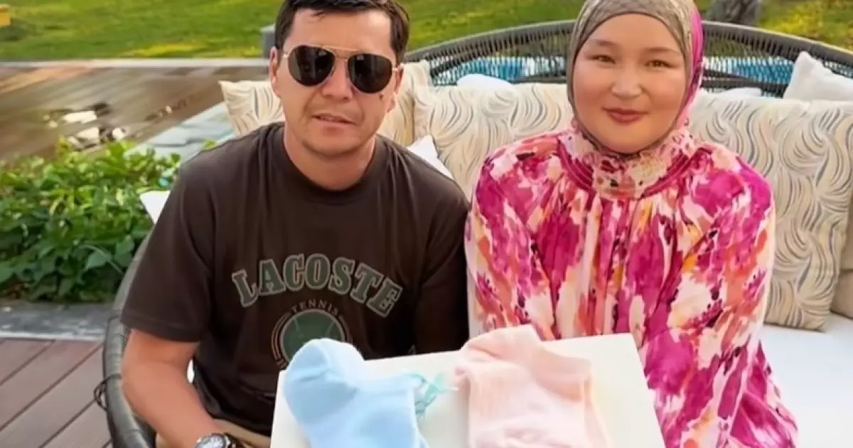  “Тақсыр ұрысты”: Абай Бегей мен оның жұбайы төртінші балаларына гендер пати жасады (ВИДЕО) 