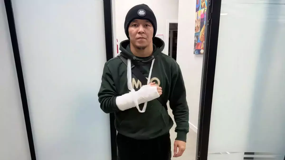 Асу Алмабаев жекпе-жек алдында жарақат алып қалды