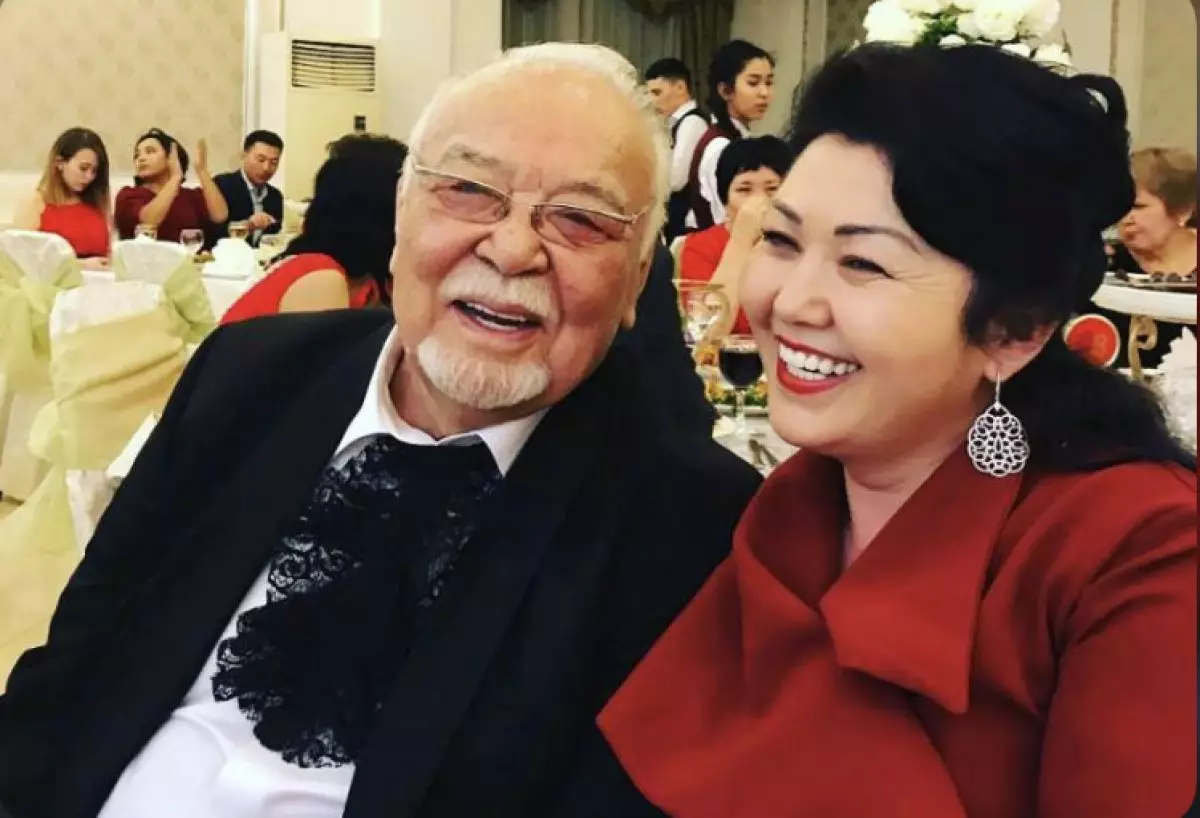 «Қырық күн құлағалы құлагерім»: Асанәлі Әшімовтың әйелі жантебірентерлік жазба жариялады