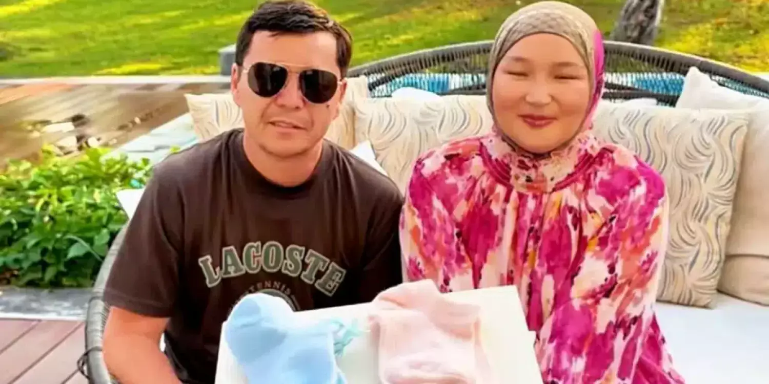 Абай Бегей сегізінші баласының жынысын жария етті 