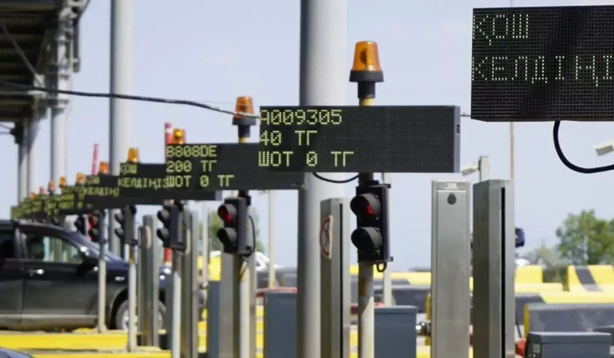 В Казахстане временно отменили плату за проезд по дефектным участкам 14 трасс