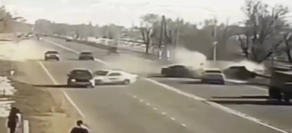 Төрт көлік соқтығысты: Талдықорғанда жол апаты адам өлімімен аяқталды