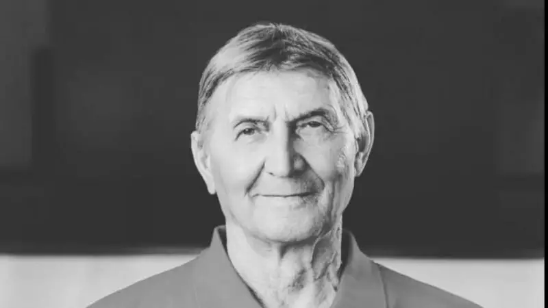 Танымал футбол бапкері өмірден озды