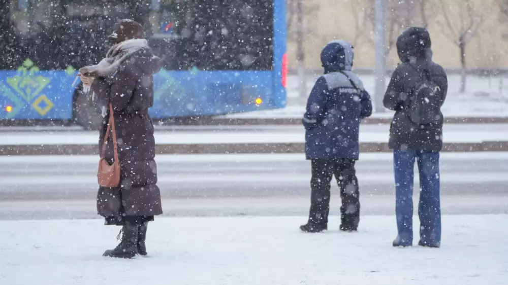 Астану заметёт, а Алматы встретит дожди