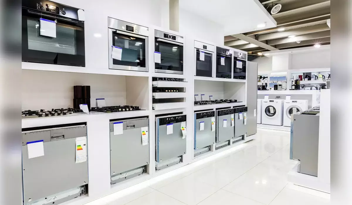 Сотрудник торгового центра провернул аферу почти на 500 млн тенге в Астане