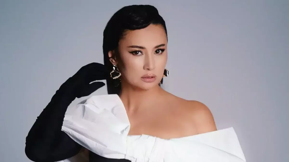 «Қара түс жараспайды»: Мадина Сәдуақасованың жаңа образы көпшілікке жақпай қалды (ФОТО)