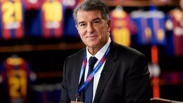 Лапорта объявил решение по будущему Флика в "Барселоне"