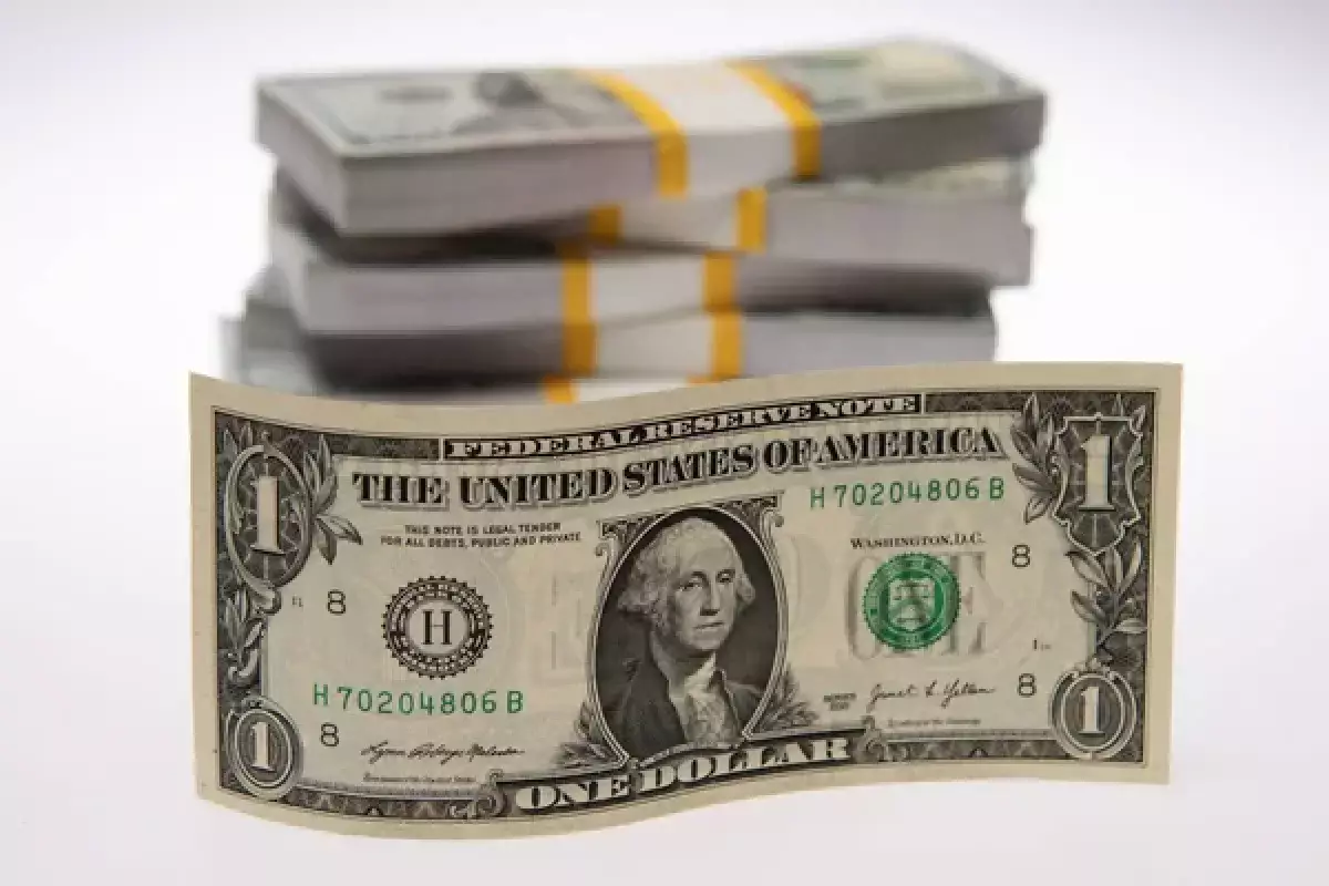 Валютные качели: что происходит с долларом в Казахстане