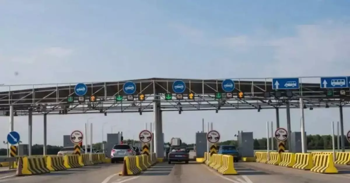  Казахстанцы могут бесплатно ездить по платным трассам 