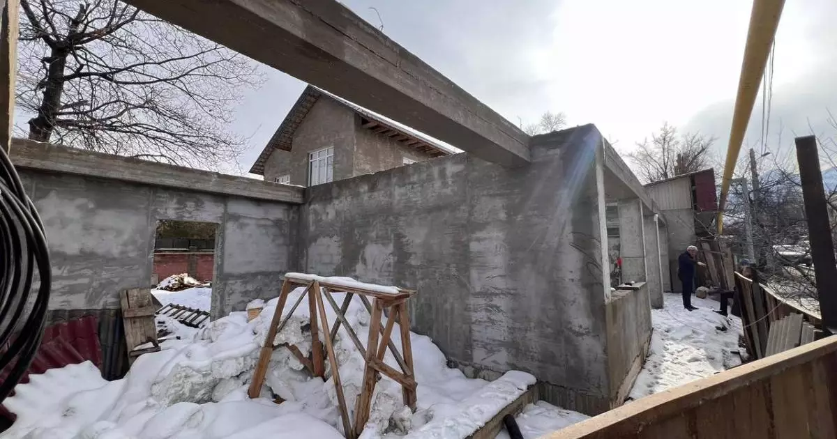  Алматыда заңсыз салынған нысан сүрілді 