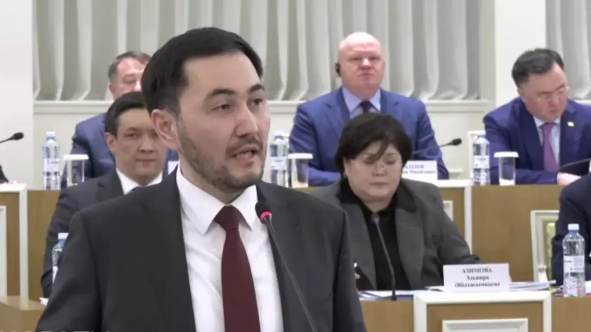 78% опрошенных казахстанцев поддерживают конституционную реформу, отметил директор КИСИ