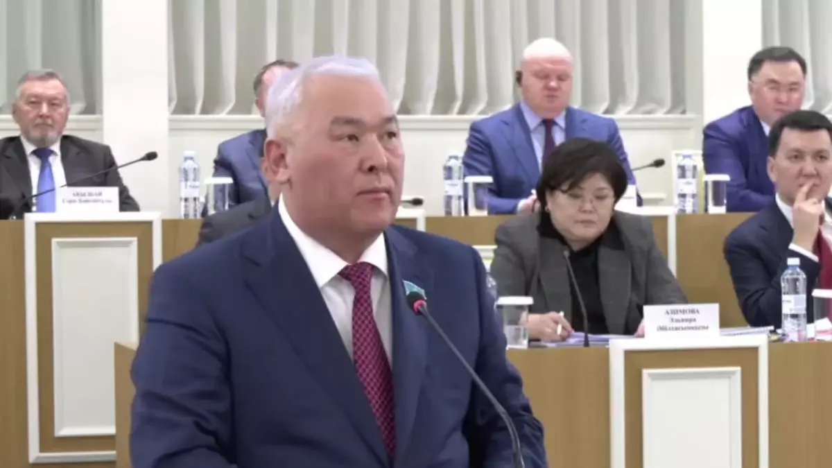 Конституция должна иметь высшую юридическую силу над международными договорами – депутат Абенов