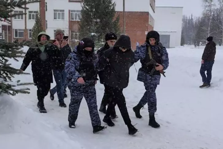 Девятиклассник открыл стрельбу в гимназии Уфы