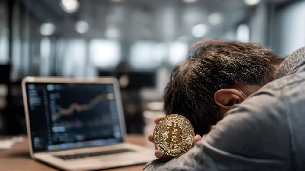 Казахстанец лишился денег, пытаясь вернуть средства в Актобе