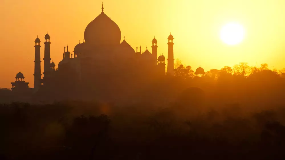 Үндістан саяхатшыларға арналған жаңа ережелер енгізді