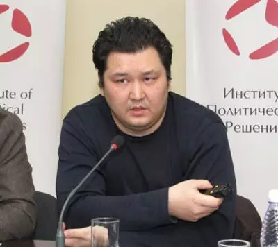 Политолог Марат Шибутов публично опроверг слухи, домыслы и фейки о новой Конституции