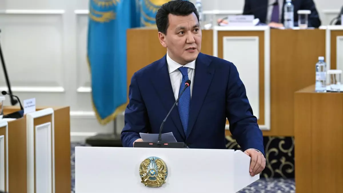 Ерлан Қарин қолданыстағы Ата заңның 1995 жылы қалай жазылғанын айтты