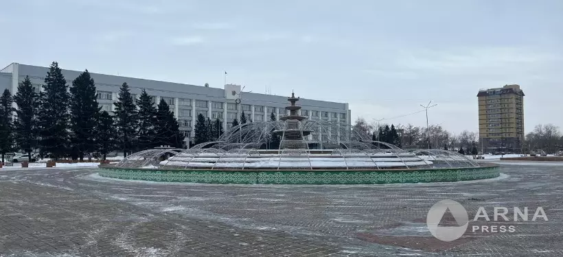 Зимние украшения и гирлянды начали демонтировать в Семее