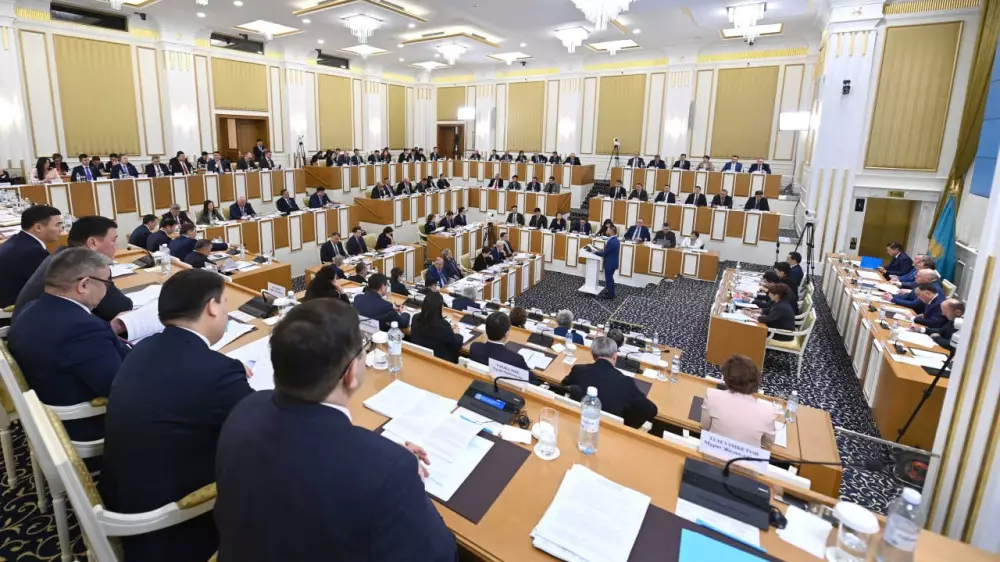 “Ночевали в здании и готовили документы“ — депутат о работе над проектом Конституции