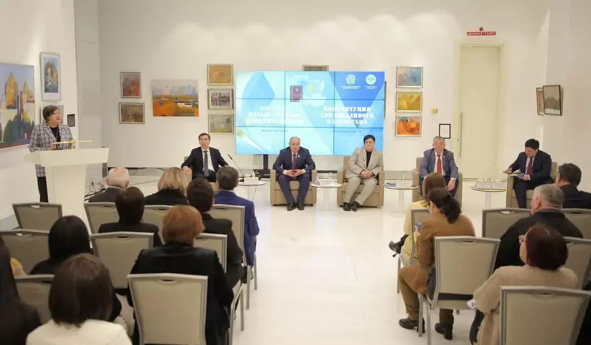 В Президентском центре прошла экспертная встреча по обсуждению проекта новой Конституции страны