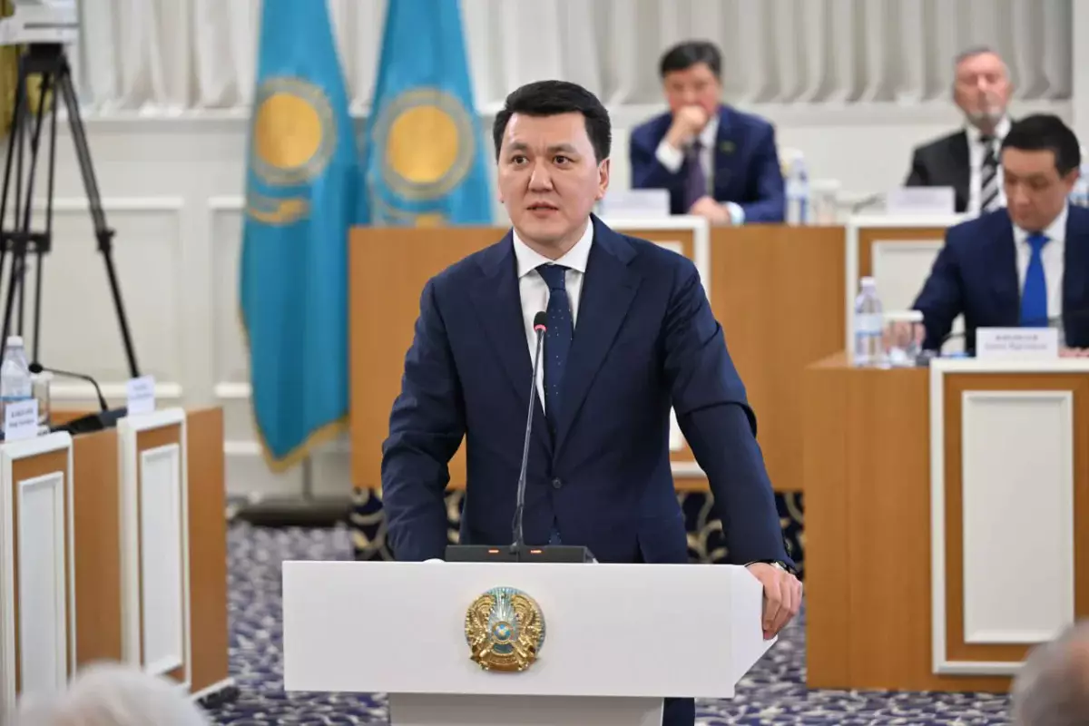 Ерлан Карин высказался о статусе казахского языка при обсуждении Конституции