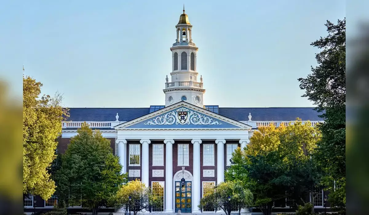 Трамп потребовал от Гарварда 1 млрд долларов компенсации