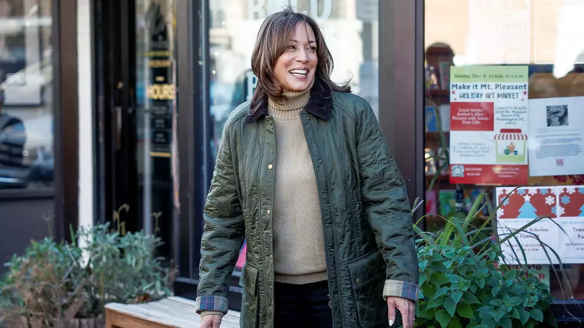 Каммала Харрис призывает избирателей установить "ограничители" для Трампа на промежуточных выборах.