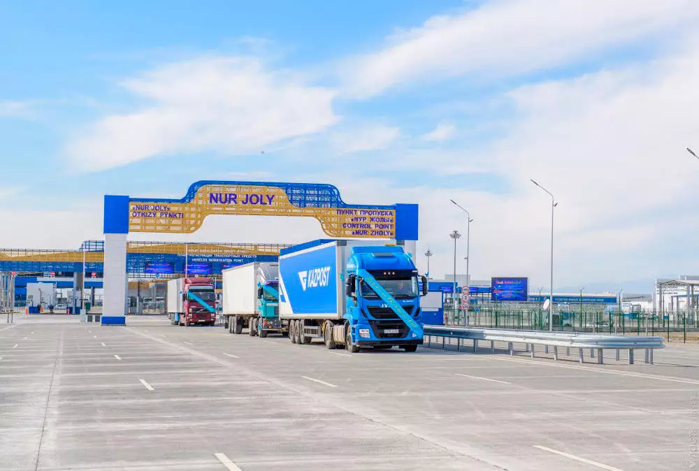 Автомобильные пункты пропуска на границе с Китаем закроют на три дня