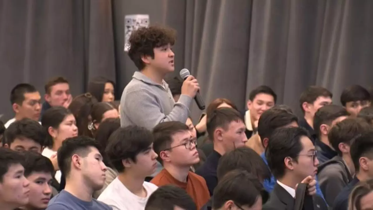 Глава ЦИК обсудил с молодёжью вопросы выборов