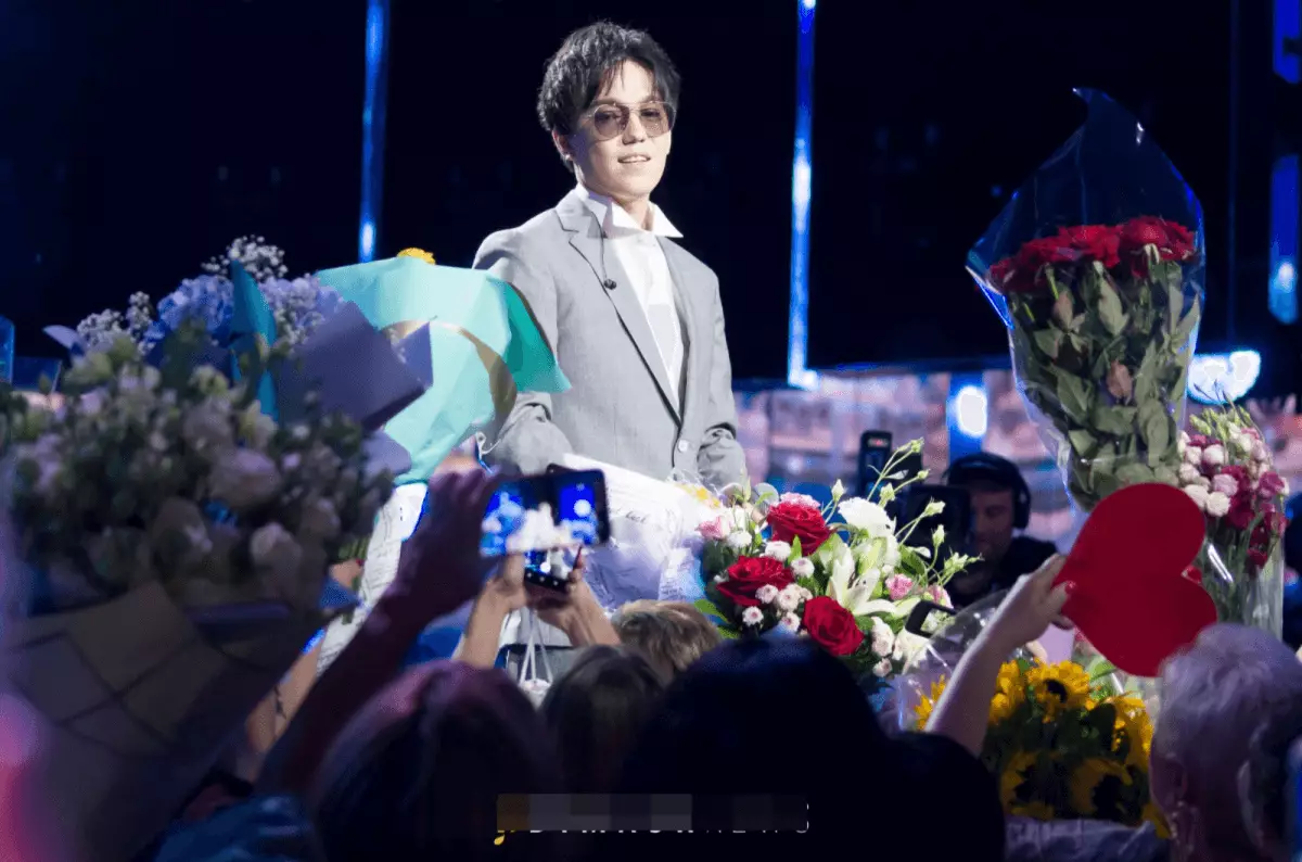 Фанаты из Латинской Америки спели песню Димаша Кудайбергена на казахском языке (ВИДЕО)