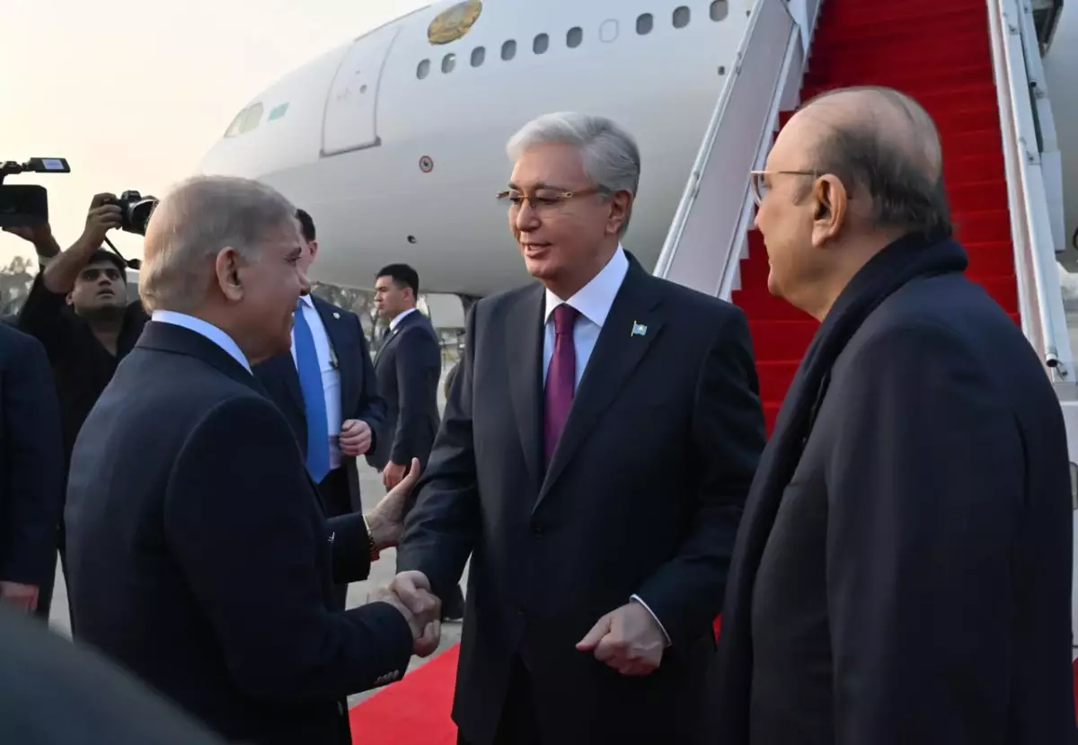 Мемлекет басшысы Пәкістанға мемлекеттік сапармен барды