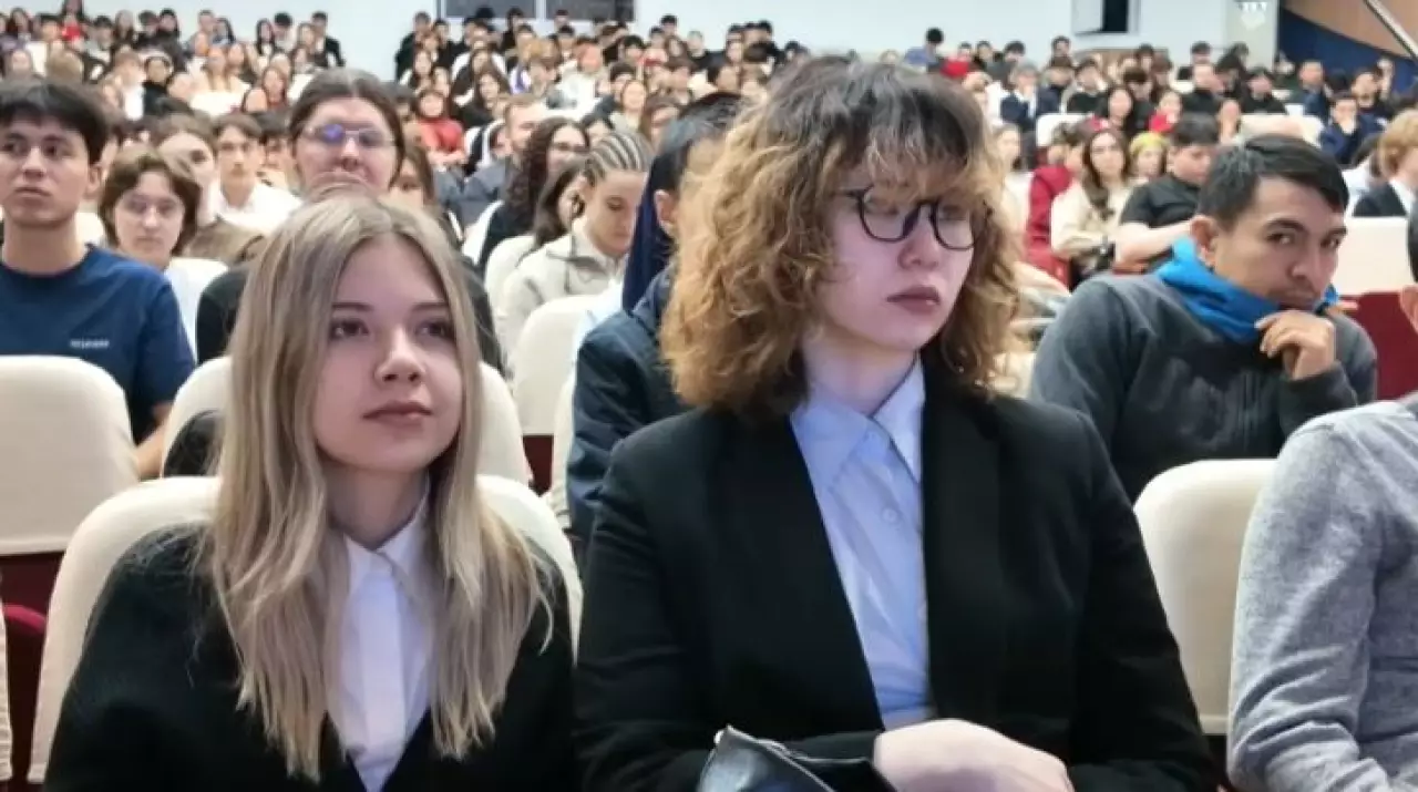 Студенты СКО окончили семестр в вузе США