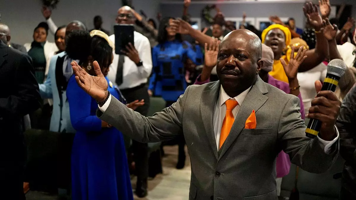 Вспышка прошлого: иммиграционный эпицентр 2024 года снова в центре внимания после решения судьи в последний момент, вызвавшего возмущение.