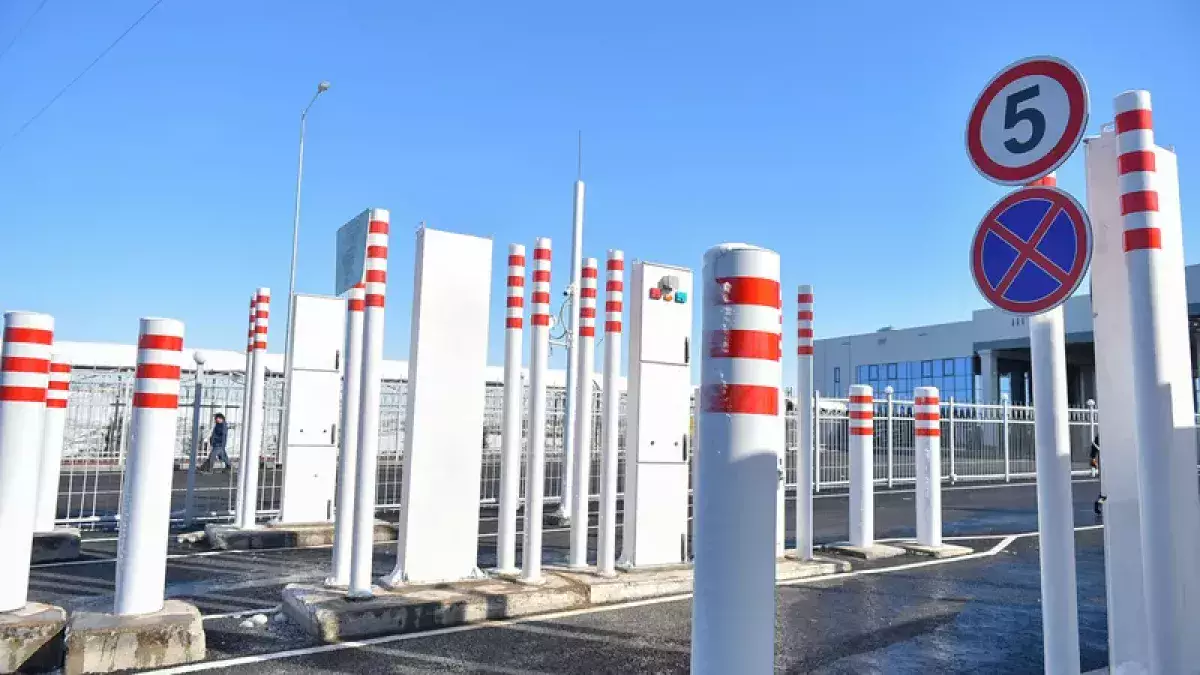 Казахстан объявил о временном закрытии автомобильных границ с Китаем.