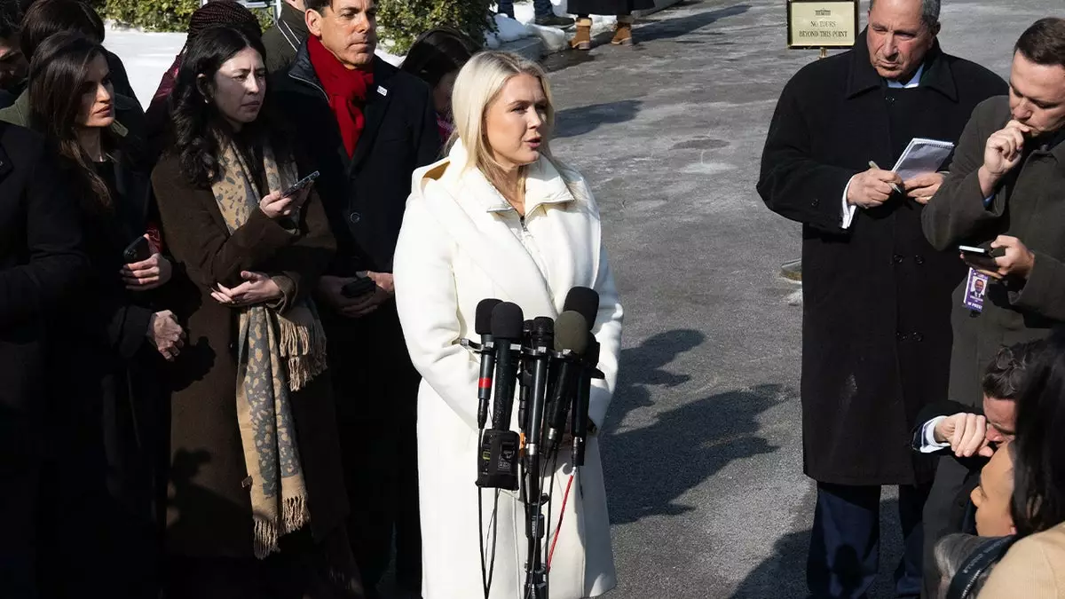 Ливитт обрушилась на «элитарных» знаменитостей, критикующих ICE из-за стен своих особняков.