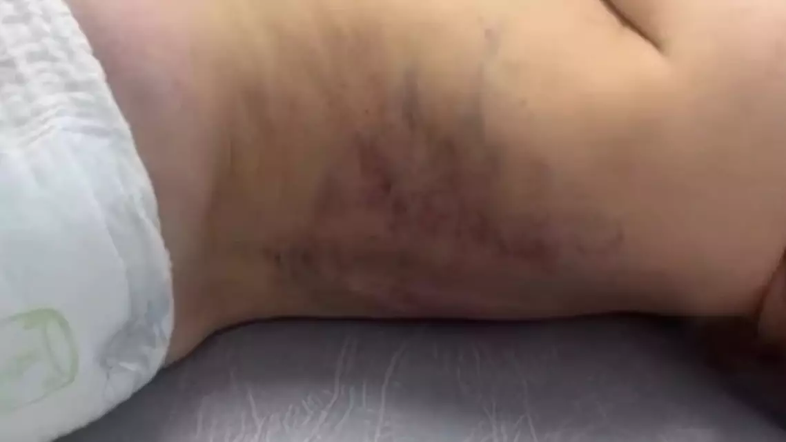 "3 жасар қызы мен әйелін аяусыз ұрды": Баланың жағдайы белгілі болды