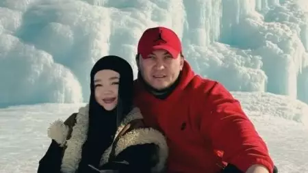 «Біреуі педофил, біреуі папасы сияқты дейді»: Жігер Ауыпбаев өзін сынайтындарға жауап берді