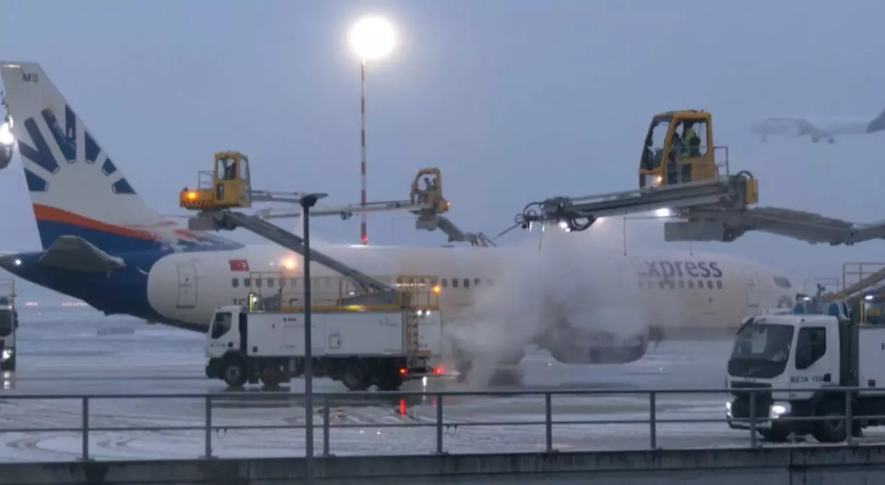Германияда жүздеген рейс кейінге шегерілді
