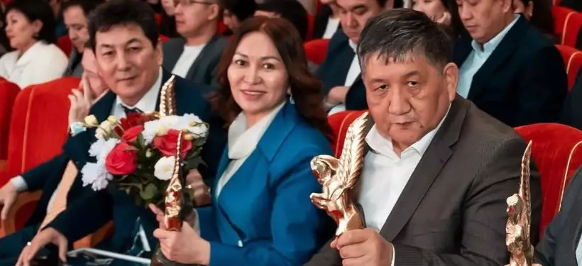 Абай облысы тумасы Ұлттық "Айбозда" Үздік аудармадан 5 миллион алды