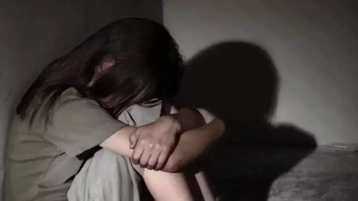 Ақтөбе облысында мектеп оқушысын зорлаған 64 жастағы зейнеткер 21 жылға сотталды