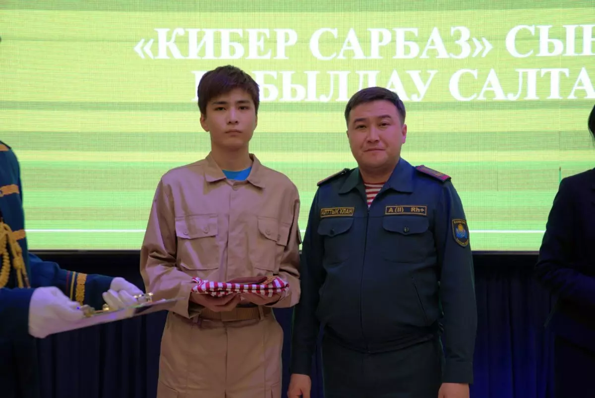 Национальная гвардия открыла класс "Cyber sarbaz" в школе Астаны (ВИДЕО)